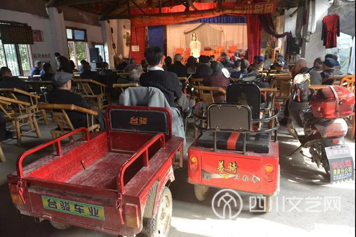 图11  老戏迷.jpg