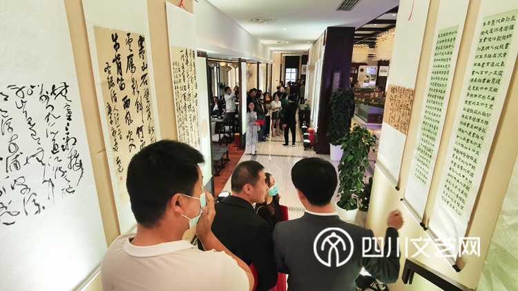 翰墨缤纷•人文置信——巴中市书画院特聘书画家作品展”隆重举行 (85)_副本.jpg