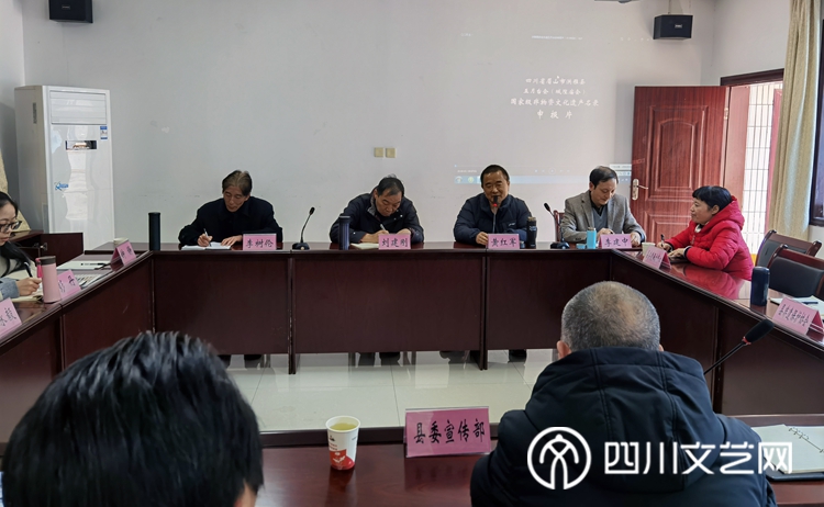调研组在洪雅县座谈_副本.jpg