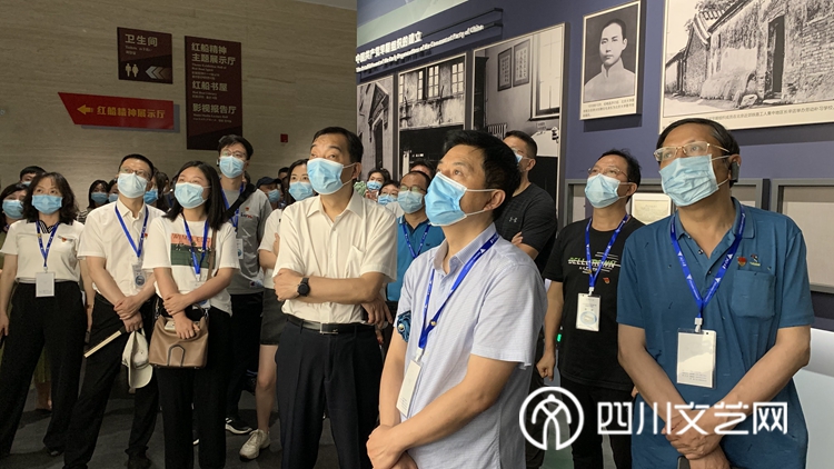嘉兴南湖革命纪念馆现场教学_副本.jpg