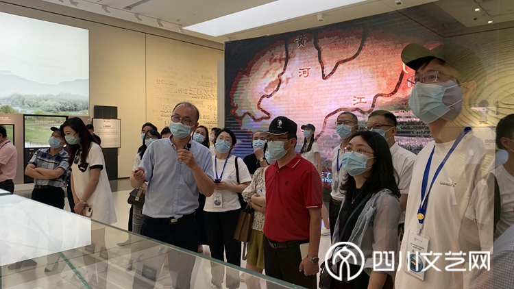 良渚文化博物馆现场教学_副本.jpg