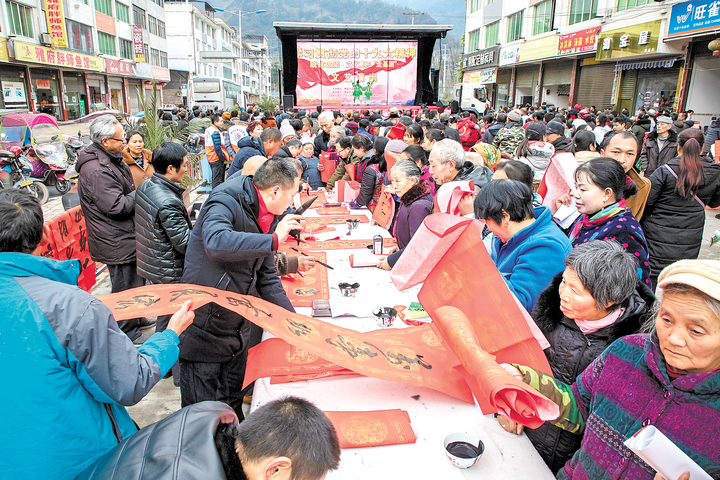 市文联开展文艺惠民活动.jpg