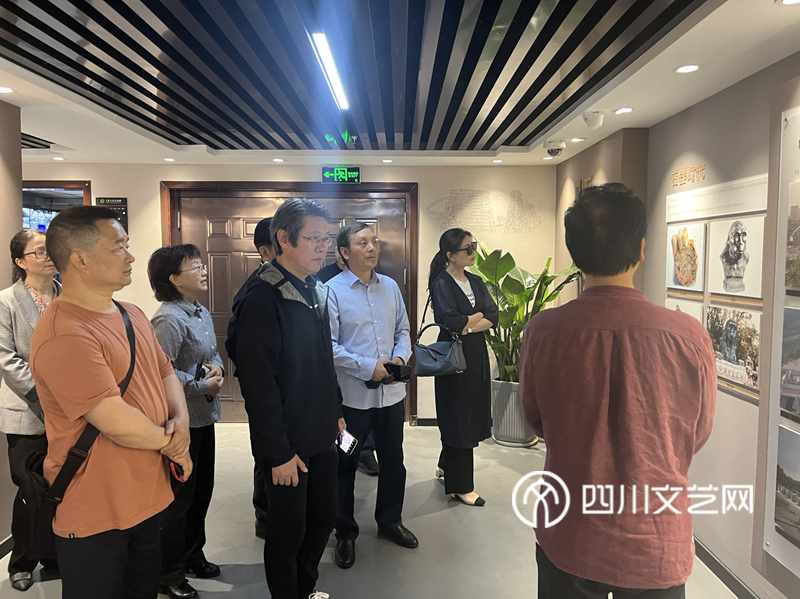 在大英县博物馆考察_副本.png