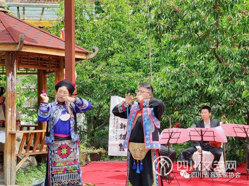 12羌族口弦及羌笛表演.jpg