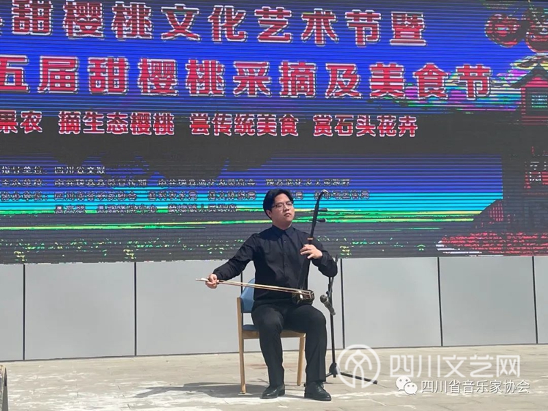2杨骐铭：二胡独奏《奔驰在千里草原》.jpg