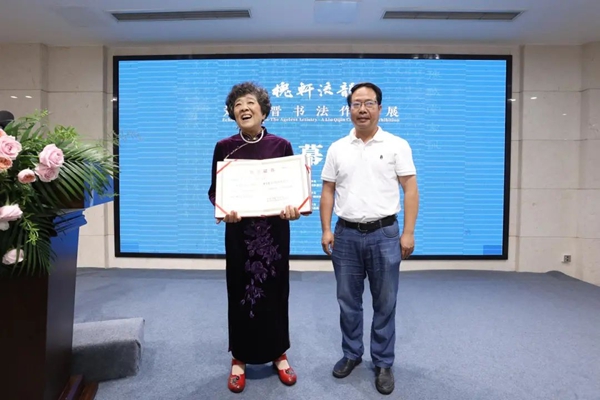 捐赠仪式现场_副本.jpg