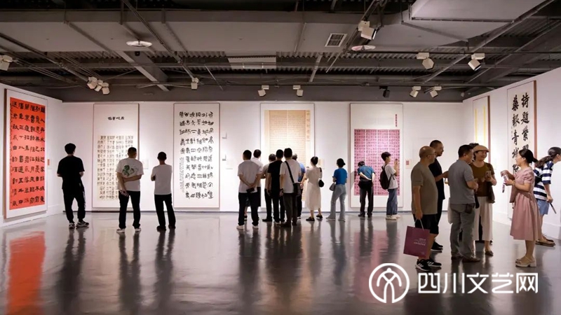 观展现场5_副本.jpg