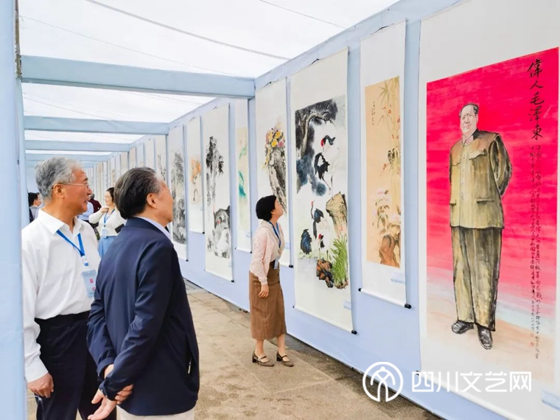 观展现场2_副本.jpg