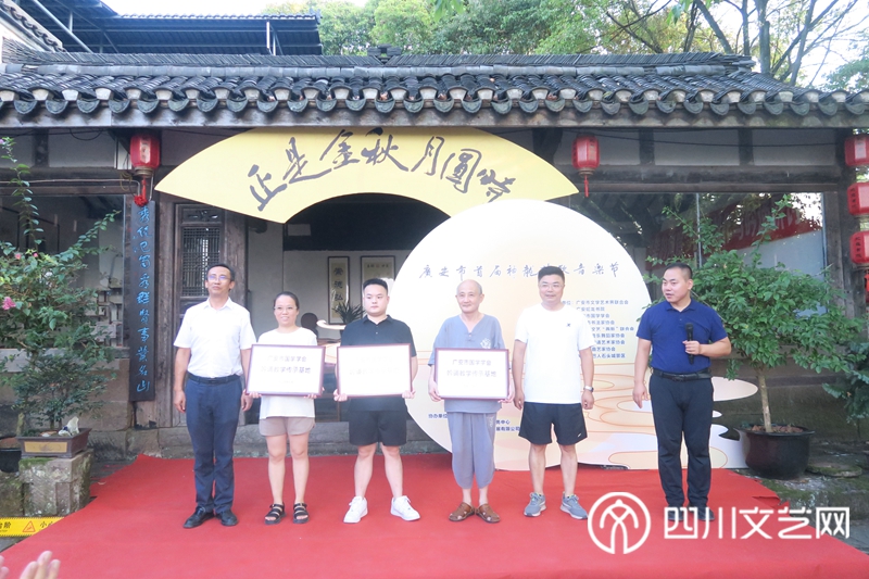 国学学会吟诵教学传承基地授牌仪式_副本.jpg