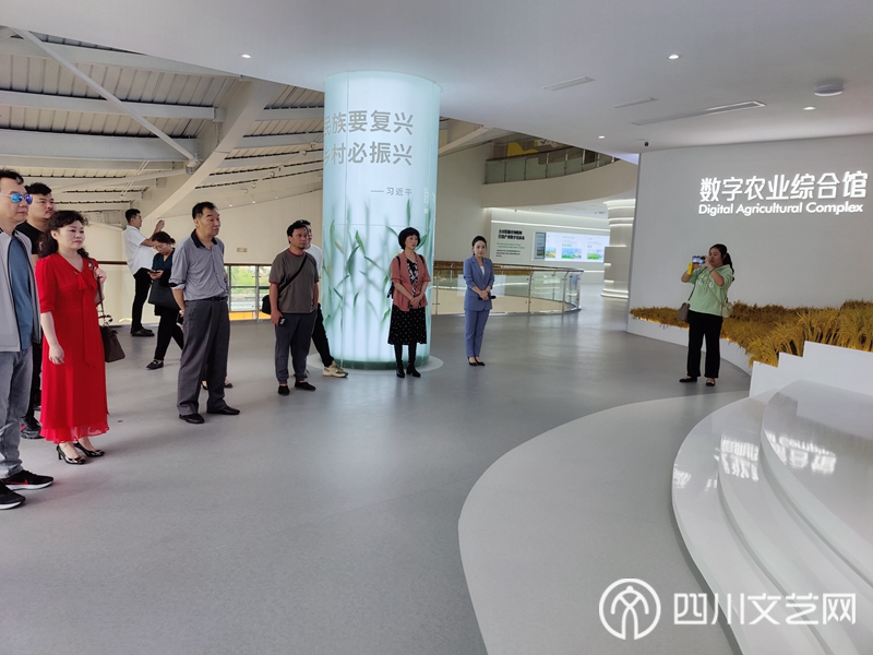 德阳罗江区的智慧农业创新中心调研.jpg