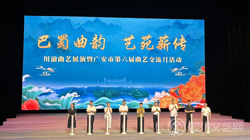 出席领导启动开幕式_副本.jpg