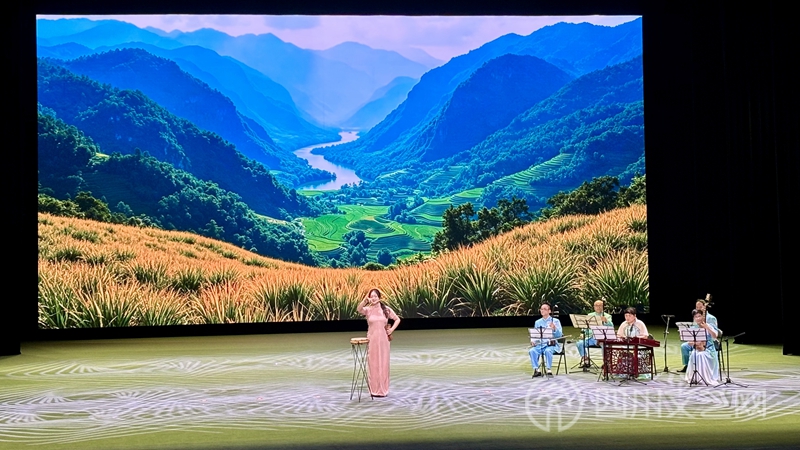 四川扬琴《长滩梦》演出现场_副本.jpg