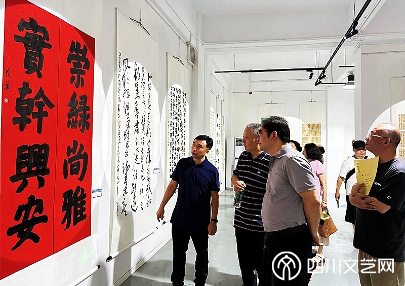 展览现场_副本.jpg